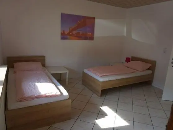 Tek Büyük veya İki Ayrı Yataklı Oda, Ortak Banyo