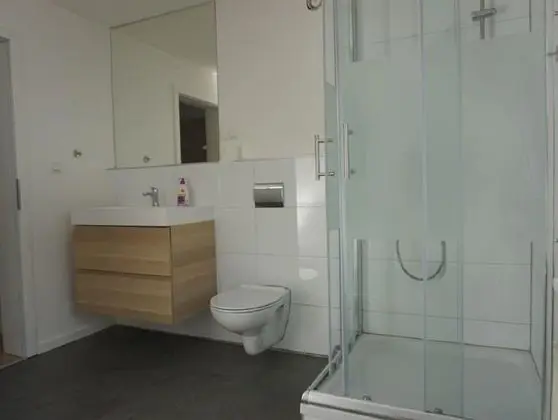 Tek Büyük veya İki Ayrı Yataklı Oda, Ortak Banyo