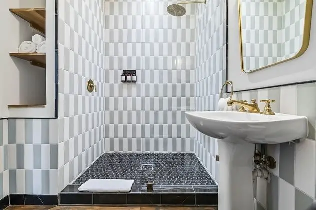 Deluxe Oda, 1 En Büyük (King) Boy Yatak