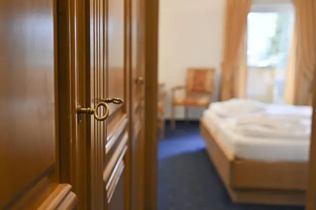 Basic Büyük Yataklı Tek Kişilik Oda, 1 Yatak Odası, Balkon, Bahçe Manzaralı