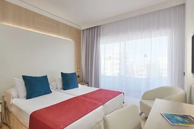 Tek Büyük Yataklı Oda, Balkon, Deniz Manzaralı