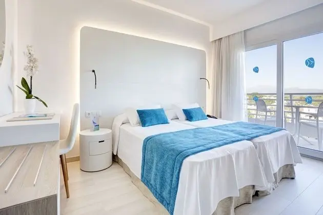 Tek Büyük Yataklı Oda, Balkon, Deniz Manzaralı (2 Adults + 1 Child)