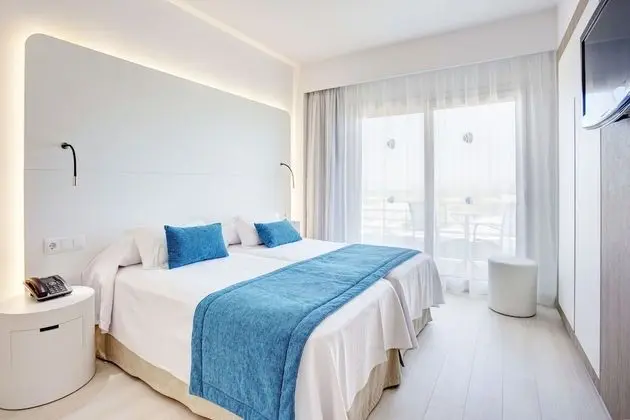 Tek Büyük Yataklı Oda, Balkon, Deniz Manzaralı (2 Adults + 1 Child)