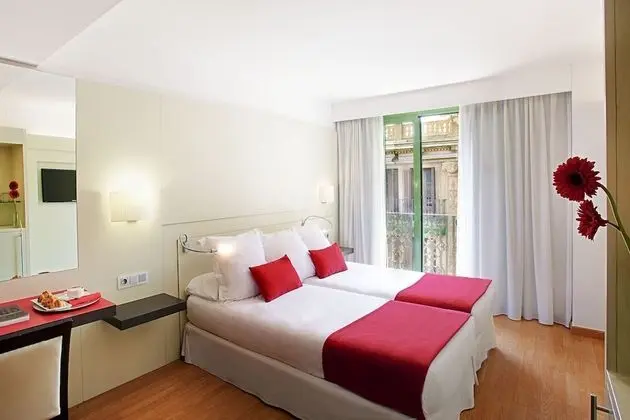 Standard Tek Büyük veya İki Ayrı Yataklı Oda, Balkon