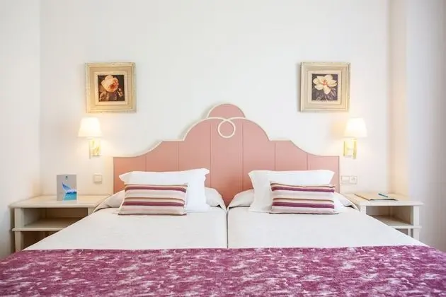 Süit, Balkon, Bahçe Manzaralı (2 adults + 2 children)