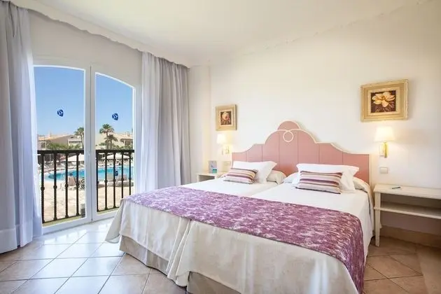 Süit, Balkon, Havuz Manzaralı (2 adults + 1 child)
