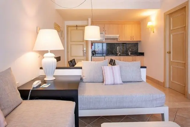Süit, Balkon, Havuz Manzaralı (2 adults + 1 child)