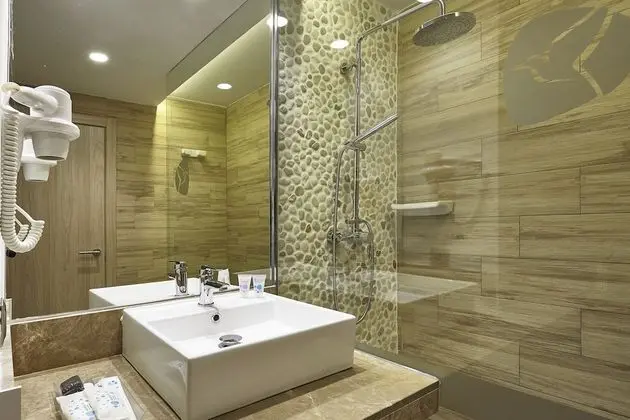 Tek Büyük Yataklı Oda, Balkon (2 adults+ 1 child)