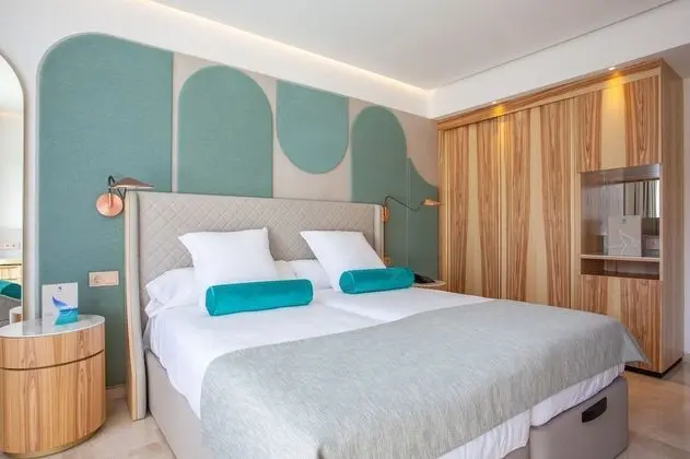 Junior Süit, Balkon, Deniz Manzaralı (2 adults + 2 children)