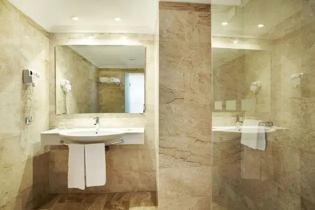 Tek Büyük Yataklı Oda, Balkon, Deniz Manzaralı