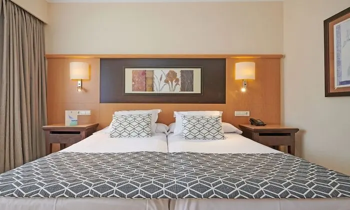 Tek Büyük Yataklı Oda, Balkon (2 Adults + 1 Child)