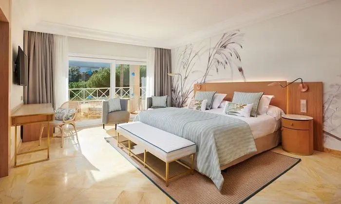 Premium Tek Büyük Yataklı Oda, Balkon (2 adults and 1 child)