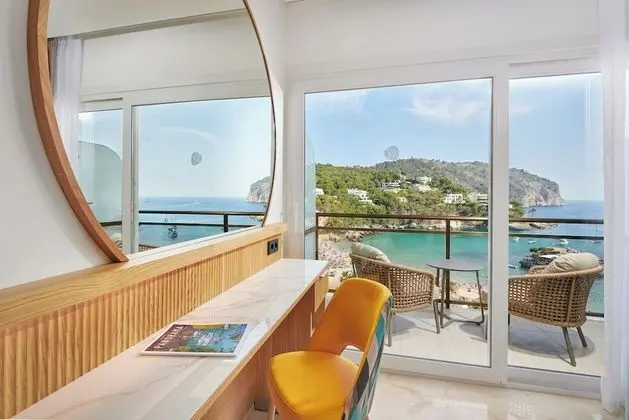 Büyük Yataklı Tek Kişilik Oda, Balkon, Deniz Manzaralı