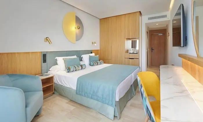 Tek Büyük Yataklı Oda, Balkon, Deniz Manzaralı