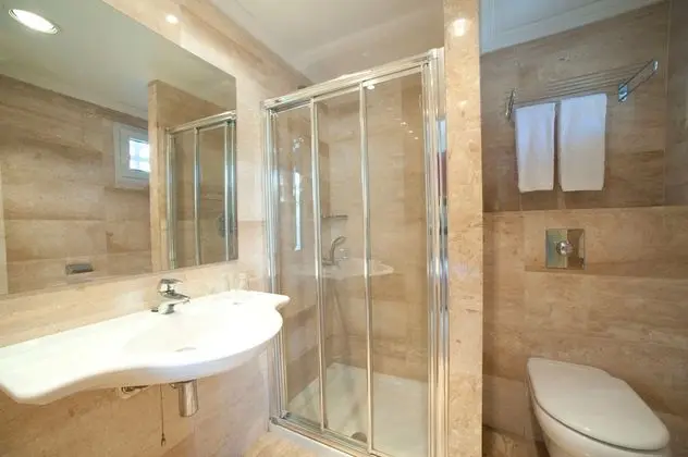 Tek Büyük Yataklı Oda, Balkon (2 Adults + 1 Child)