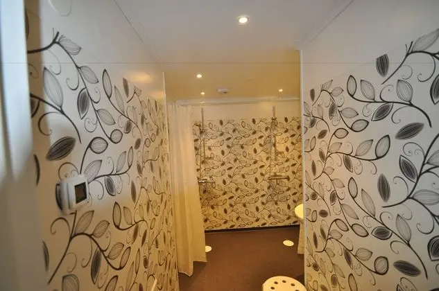 Tek Büyük Yataklı Oda, Ortak Banyo