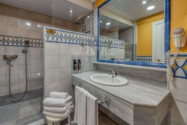 Üç Kişilik Oda, Bahçe Manzaralı