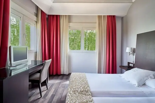 Tek Büyük veya İki Ayrı Yataklı Oda