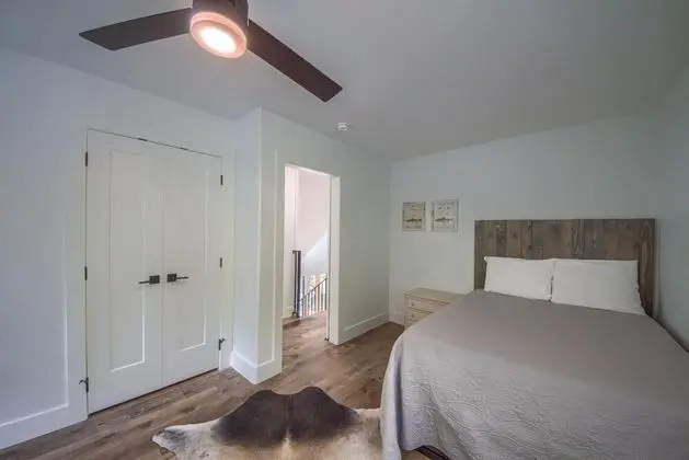 Ev