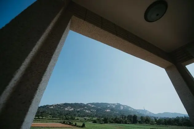 Deluxe Üç Kişilik Oda, Balkon, Avlu