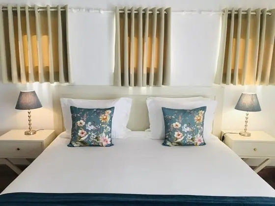 Deluxe Tek Büyük veya İki Ayrı Yataklı Oda, Balkon, Deniz Manzaralı