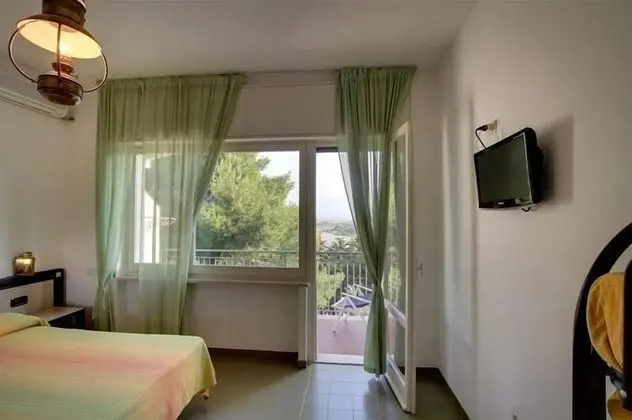 Family Dört Kişilik Oda