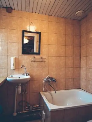 Tek Büyük Yataklı Oda, Ortak Banyo
