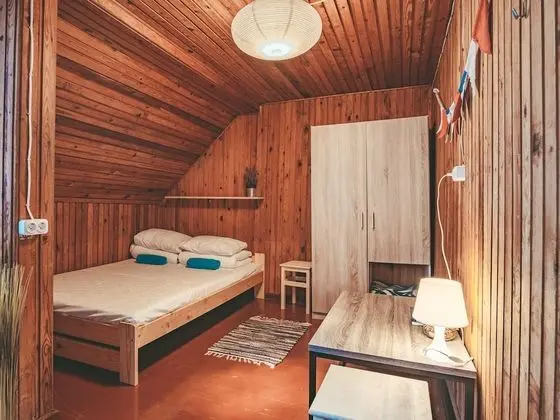 Tek Büyük Yataklı Oda, Ortak Banyo