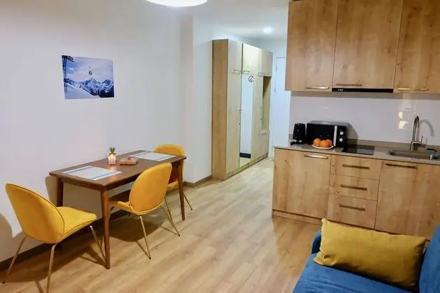 Basic Apart Daire, 1 Büyük (Queen) Boy Yatak ve Çekyat, Sigara İçilmez, Dağ Manzaralı