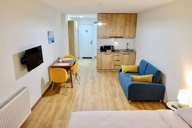 Basic Apart Daire, 1 Büyük (Queen) Boy Yatak ve Çekyat, Sigara İçilmez, Dağ Manzaralı