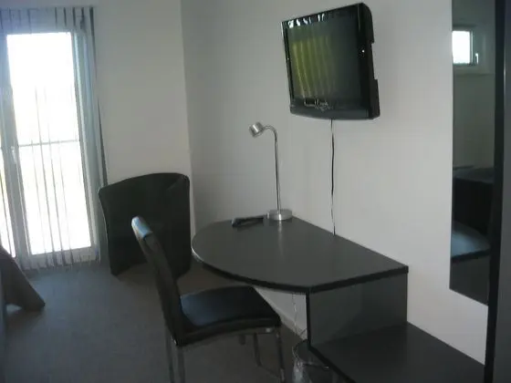 Tek Büyük Yataklı Oda (Self-service Breakfast incl.)