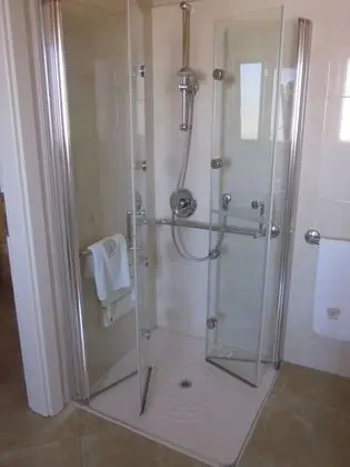 Tek Büyük veya İki Ayrı Yataklı Oda, Kısmi Deniz Manzaralı