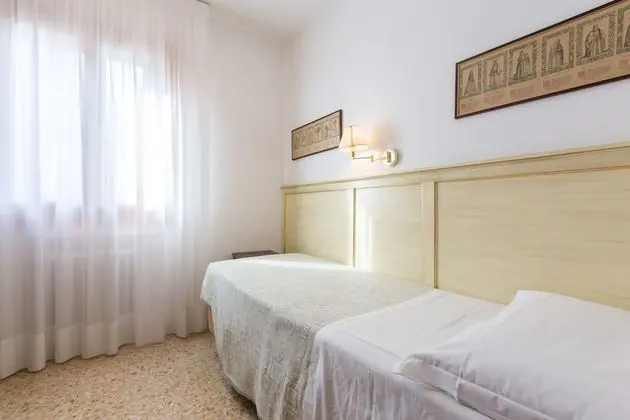 Tek Kişilik Oda, Ortak Banyo