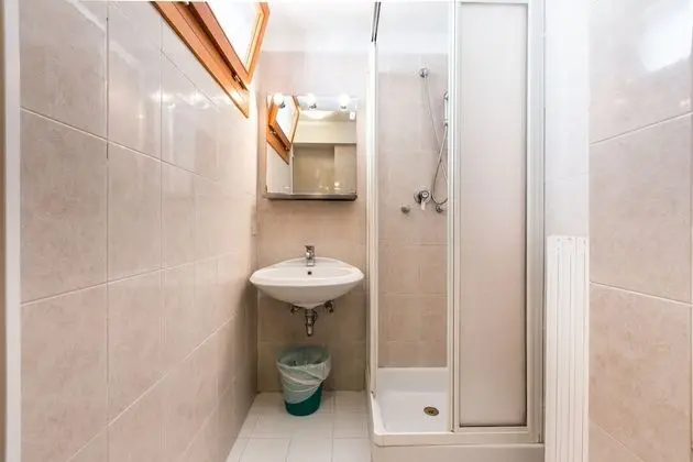 Tek Kişilik Oda, Ortak Banyo