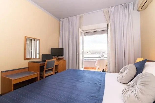 Tek Büyük Yataklı Oda, Balkon