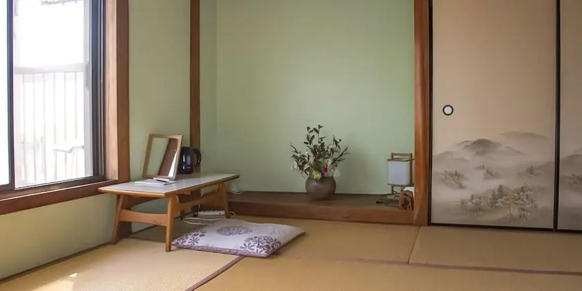 Traditional Oda, Sadece kadınlar için, Sigara İçilmez, Ortak Banyo (Private, 3 Guests)