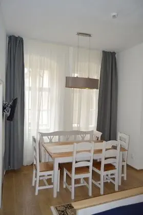 Apart Daire, 1 Büyük (Queen) Boy Yatak (White&Blue)