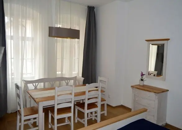 Apart Daire, 1 Büyük (Queen) Boy Yatak (White&Blue)