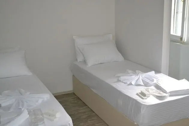 Basic Tek Büyük veya İki Ayrı Yataklı Oda
