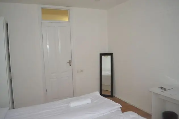 Basic Tek Büyük veya İki Ayrı Yataklı Oda