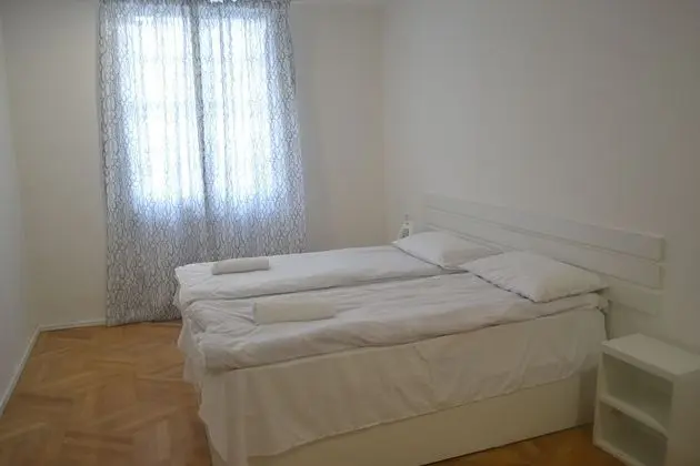 Basic Tek Büyük veya İki Ayrı Yataklı Oda