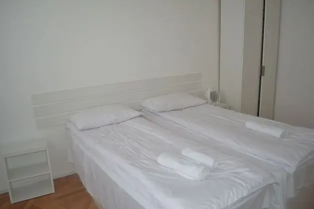 Basic Tek Büyük veya İki Ayrı Yataklı Oda
