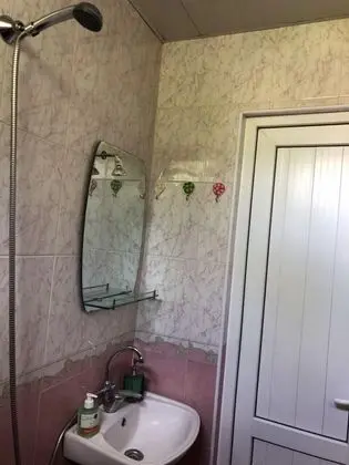 İki Ayrı Yataklı Oda, Ortak Banyo