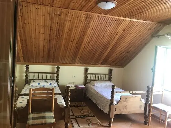 Üç Kişilik Oda, Ortak Banyo