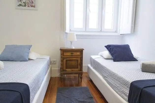 İki Ayrı Yataklı Oda, Ortak Banyo