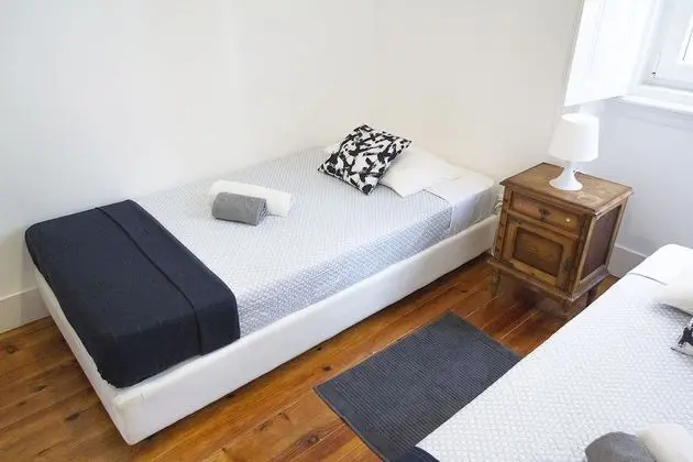 İki Ayrı Yataklı Oda, Ortak Banyo