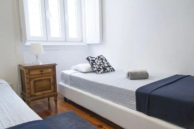 İki Ayrı Yataklı Oda, Ortak Banyo