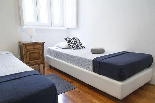 İki Ayrı Yataklı Oda, Ortak Banyo