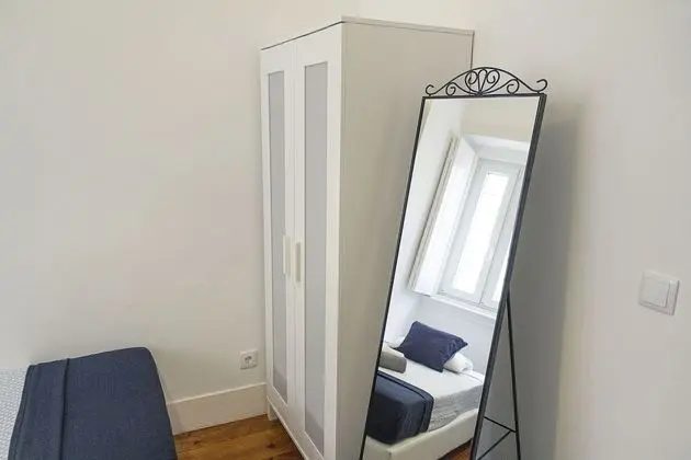 İki Ayrı Yataklı Oda, Ortak Banyo