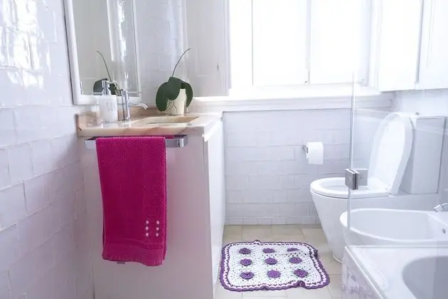 İki Ayrı Yataklı Oda, Ortak Banyo